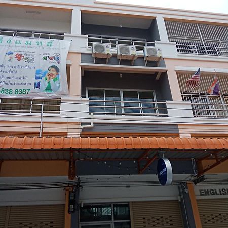Fun Dee Hostel Ayutthaya Esterno foto